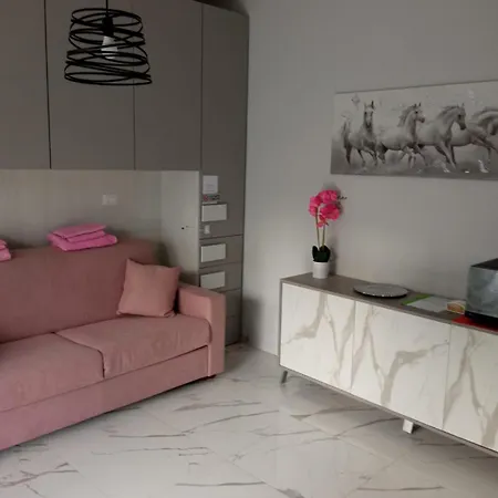 Wh Tommy- Attico Monolocale Con Parcheggio Gratuito E Grande Terrazza - A 5 Minuti Dal Centro - Wifi