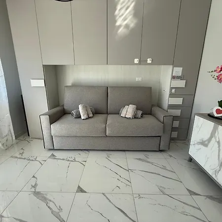 Apartman Wh Tommy- Attico Monolocale Con Parcheggio Gratuito E Grande Terrazza - A 5 Minuti Dal Centro - Wifi San Remo