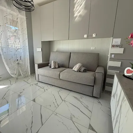 Wh Tommy- Attico Monolocale Con Parcheggio Gratuito E Grande Terrazza - A 5 Minuti Dal Centro - Wifi Appartement San Remo