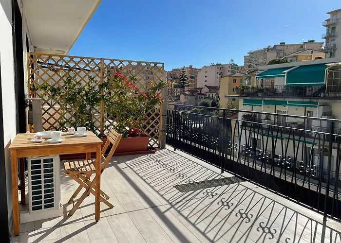 Lejlighed Wh Tommy- Attico Monolocale Con Parcheggio Gratuito E Grande Terrazza - A 5 Minuti Dal Centro - Wifi Sanremo
